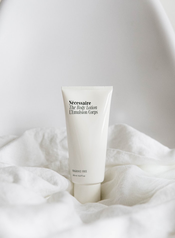 body-lotion-tube-linen-700x950